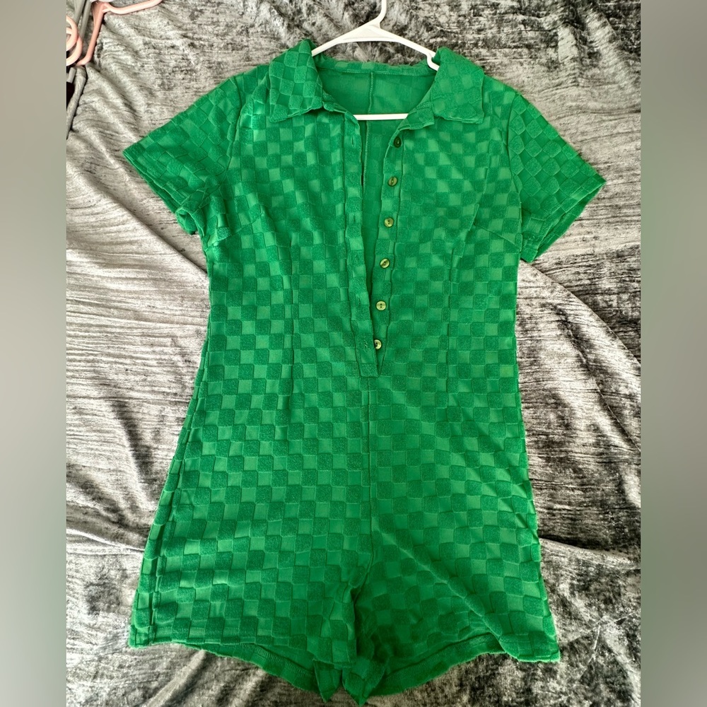 GREEN ONE PIECE SHORT 💚🥒